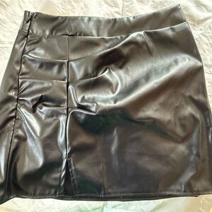 SHEIN Black Faux Leather Mini Skirt with Front Slit